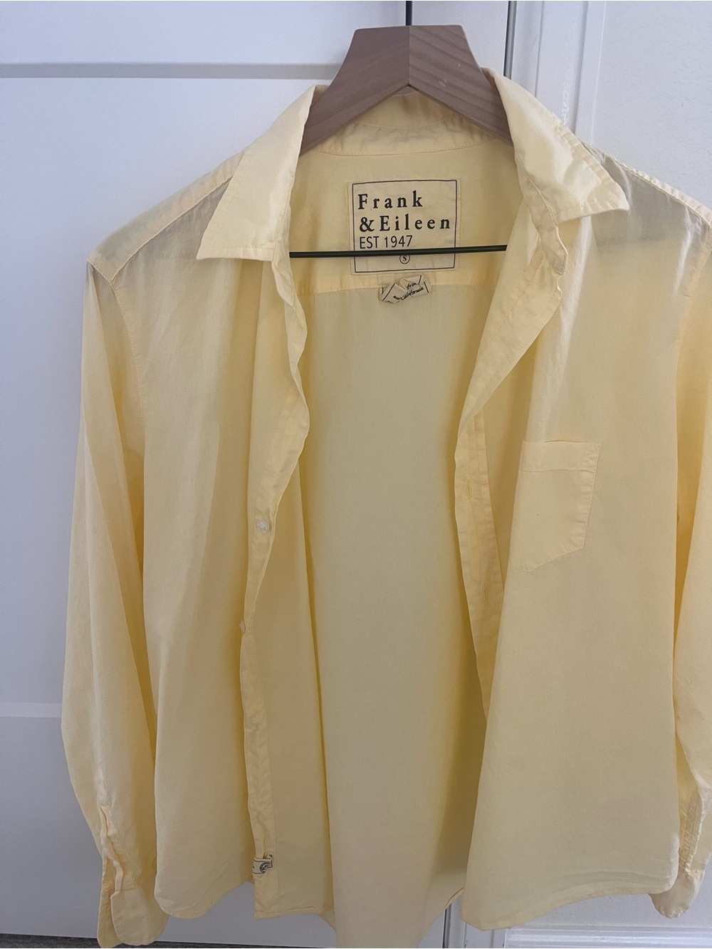 Frank & Eileen Women’s relaxed fit Light Yellow Button-Up Shirt